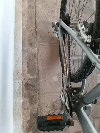 Bicicleta de montaña Btwin plateada