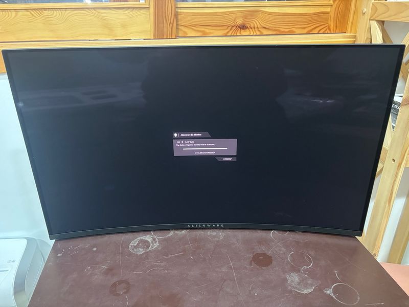 Monitor curvo Dell Alienware AW3225QF