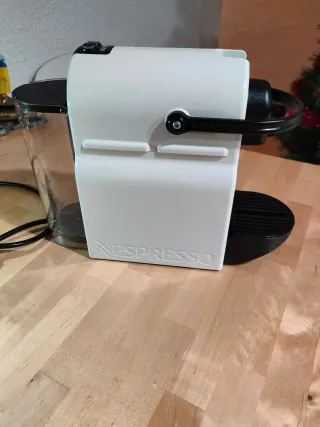 Cafetera Nespresso Inissia Krups Blanca