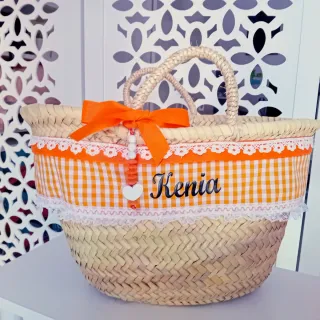 Capazo mimbre personalizado.