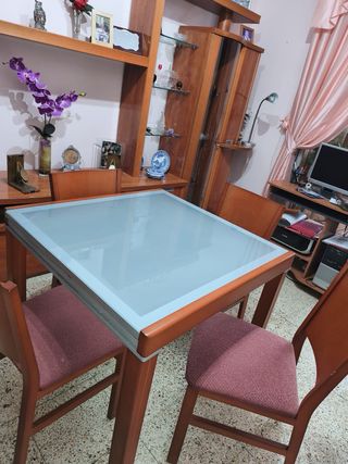 Mesa de comedor y 4 sillas