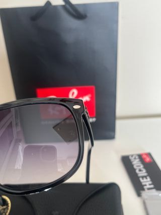 Ray-Ban RB4147 occhiali da sole neri