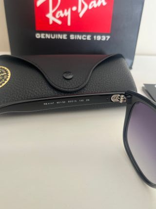 Ray-Ban RB4147 occhiali da sole neri