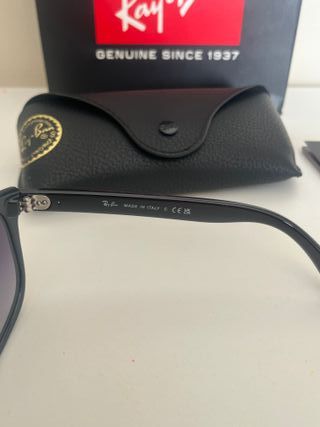 Ray-Ban RB4147 occhiali da sole neri