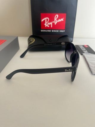 Ray-Ban RB4147 occhiali da sole neri