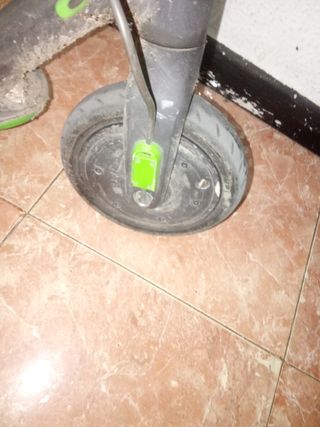 Patinete Eléctrico Negro y Verde