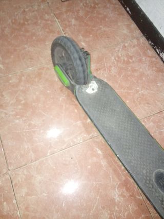 Patinete Eléctrico Negro y Verde