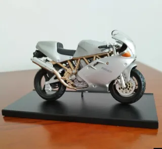 Maisto Ducati Supersport 900FE Moto a Escala