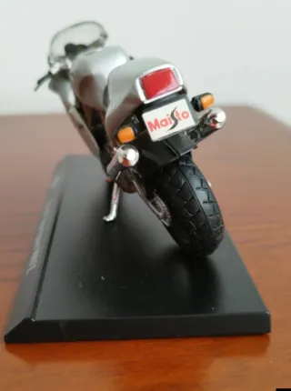 Maisto Ducati Supersport 900FE Moto a Escala