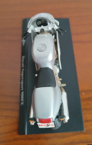 Maisto Ducati Supersport 900FE Moto a Escala