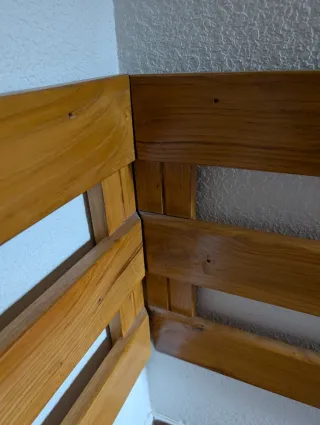 Cabecero perimetral de madera en L