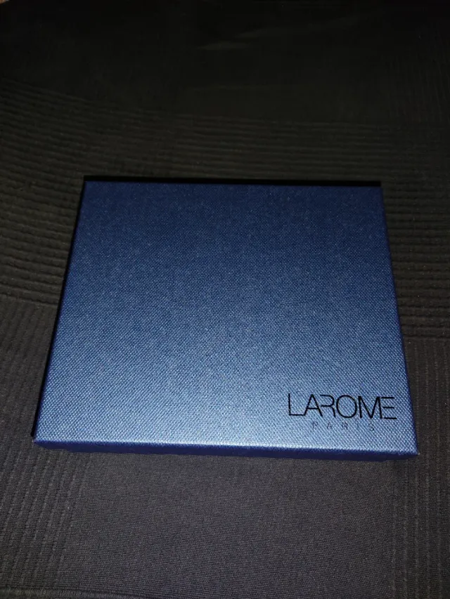 Estuche Colonia Larome Hombre.