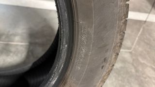 Neumático de coche Bridgestone.
