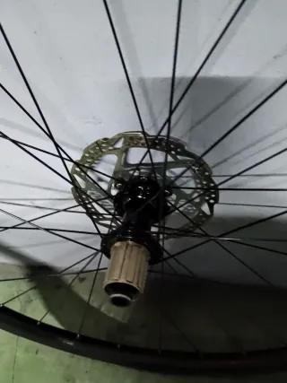 Rueda de Bicicleta trasera con Disco de Freno 700