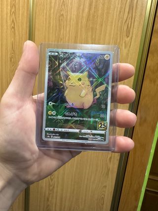 Pikachu 25 Aniversario Japón Reverse Holo