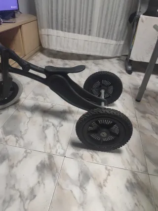 Triciclo infantil negro