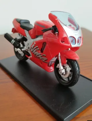 Maisto Kawasaki Ninja ZX-7R Moto a Escala