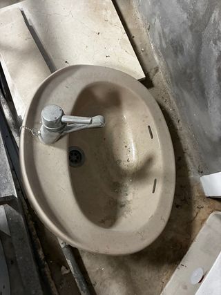 Lavabo de cerámica beige