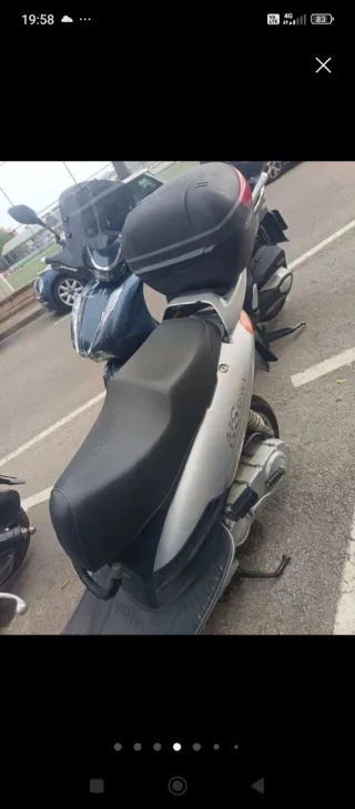 Moto Scooter Plata Automática 125 deelim tiene