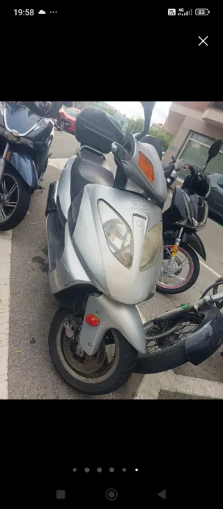 Moto Scooter Plata Automática 125 deelim tiene