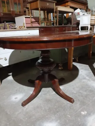 Mesa de comedor redonda de madera