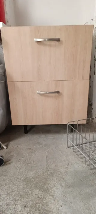 Mueble cajonera de madera y metal