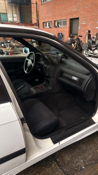 BMW Serie 3 E36 318is Berlina Histórico
