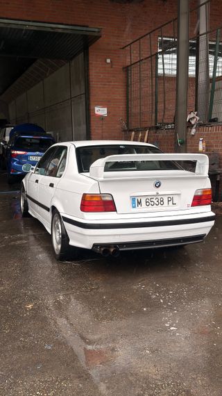 BMW Serie 3 E36 318is Berlina Histórico
