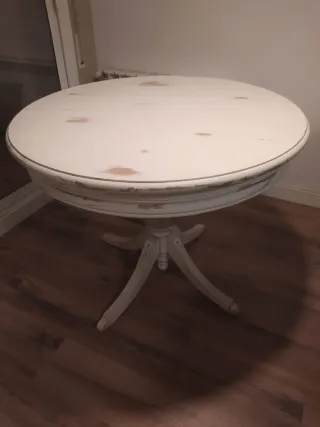 Mesa redonda extensible de madera blanca