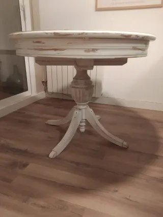 Mesa redonda extensible de madera blanca