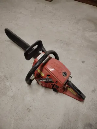 Motosierra gasolina roja