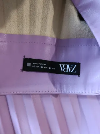 Saia plissada lilás Zara