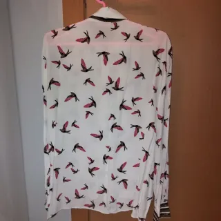 Blusa blanca con chalina