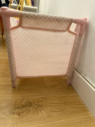 Cuna de tela y metal rosa