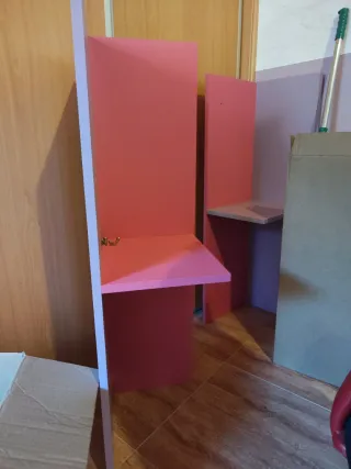 Scaffale per bambini rosa e viola