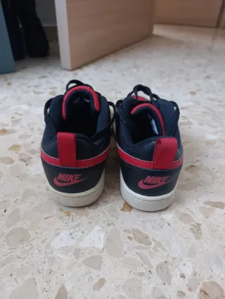 Botines Nike Negro y Rojo