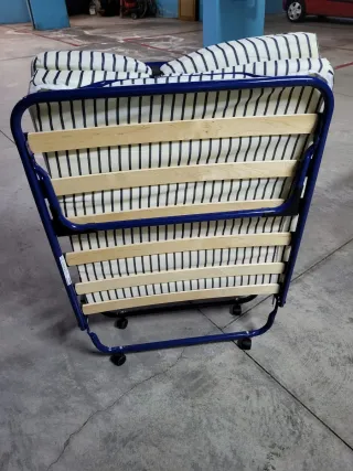 Cama Plegable con Ruedas