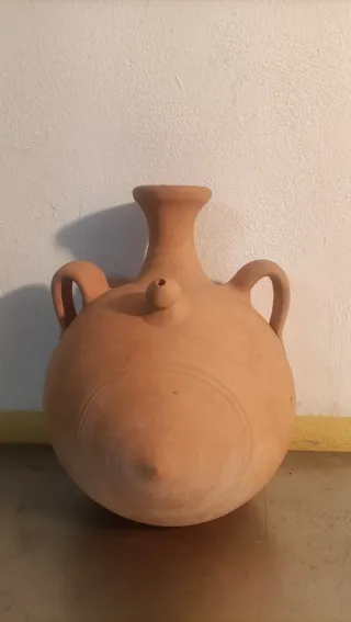 Botijo de terracota con asas