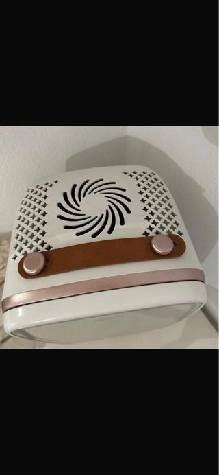 Nevera cosméticos Cecotec rosa y blanco