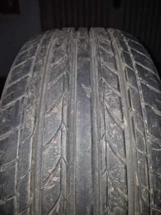 Neumático Solo una unidad 215/35/19