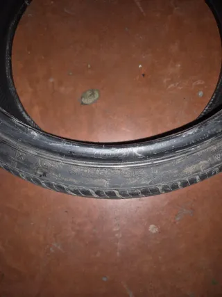 Neumático Solo una unidad 215/35/19