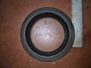 Neumático Solo una unidad 215/35/19