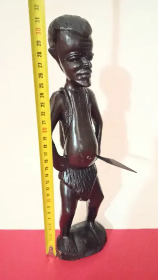 Figuras de madera tallada