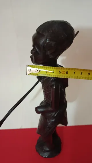 Figuras de madera tallada