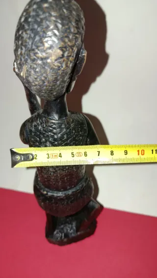 Figuras de madera tallada