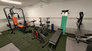 Máquina de gimnasio completa + Elíptica + Biciclet