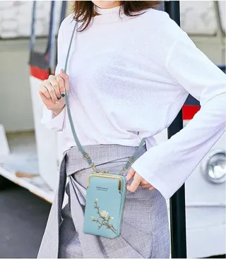 Bolso monedero negro con flor bordada