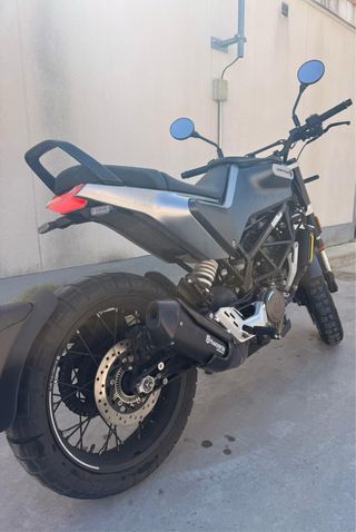 Moto Husqvarna Svartpilen 125 CC