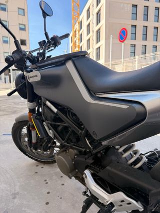 Moto Husqvarna Svartpilen 125 CC