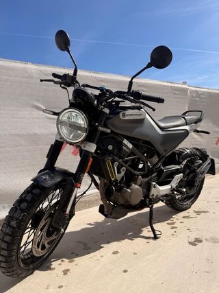 Moto Husqvarna Svartpilen 125 CC